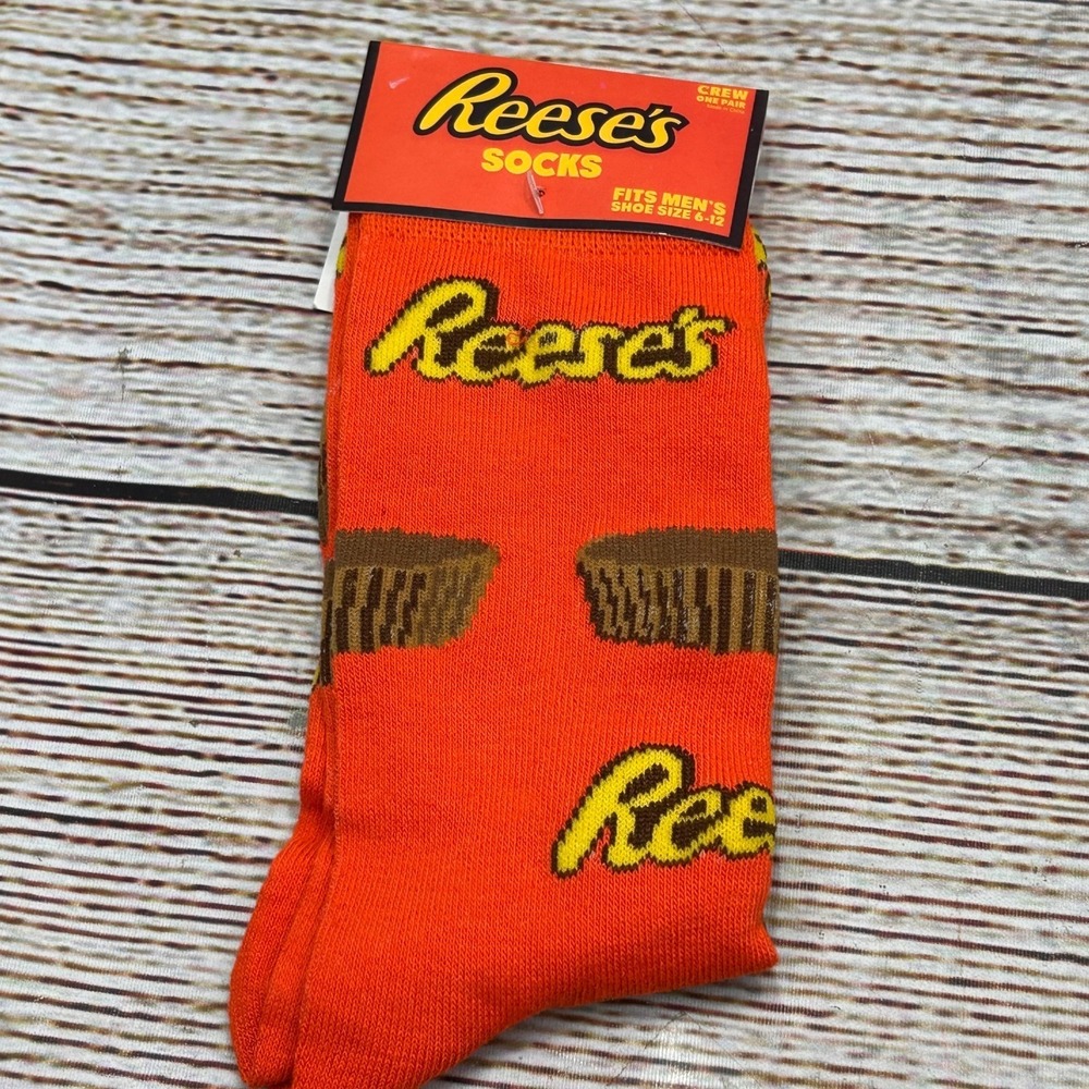 Reese's Peanut Butter Cup Mens Crew Socks Orange Novelty Candy Size 6-12 NWT
